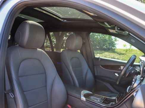 Used 2020 Mercedes-Benz GLC 300 image 21