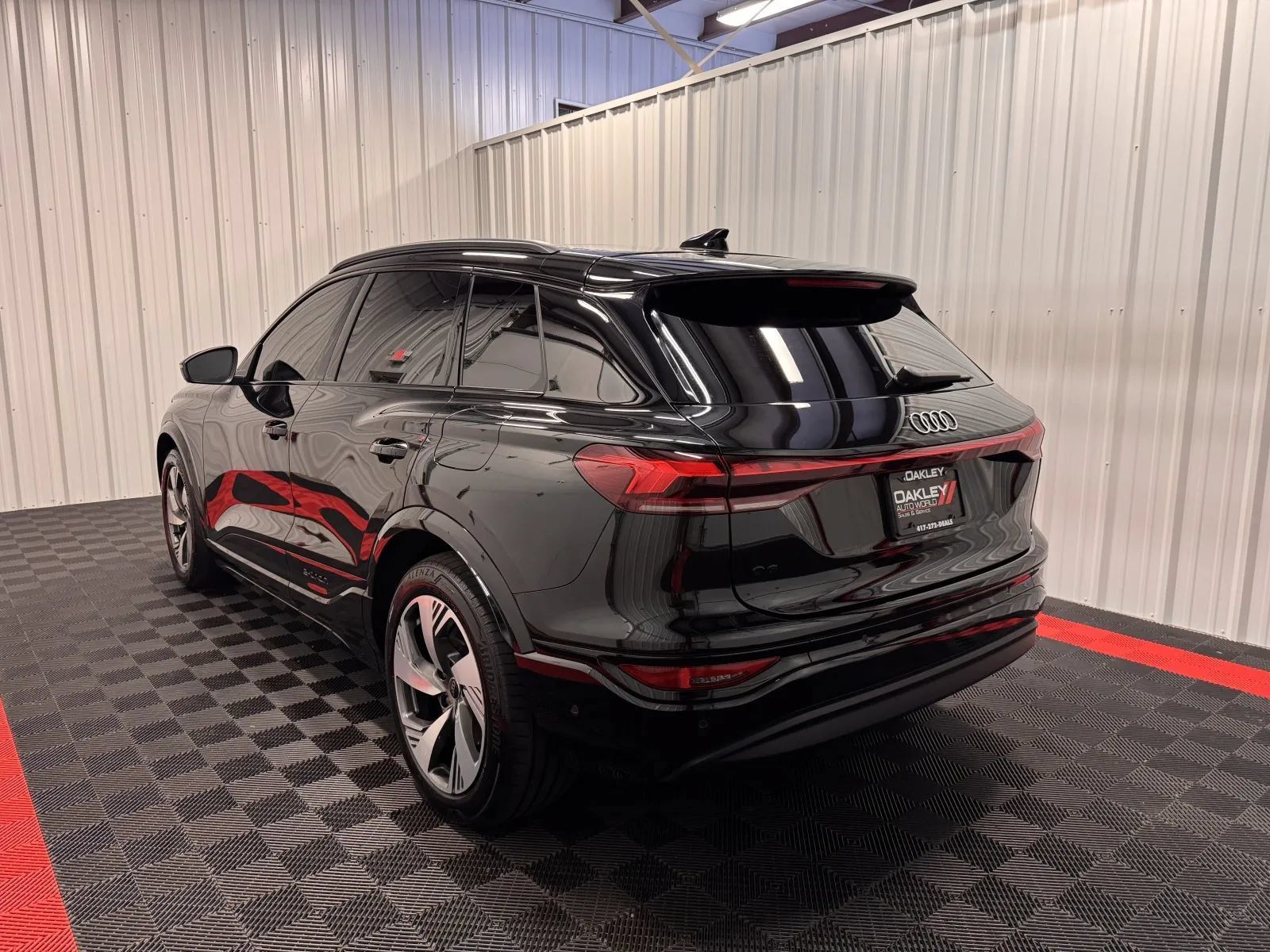 Used 2025 Audi Q6 e-tron Prestige w/ 20" Wheel Package AWD/4WD image 2