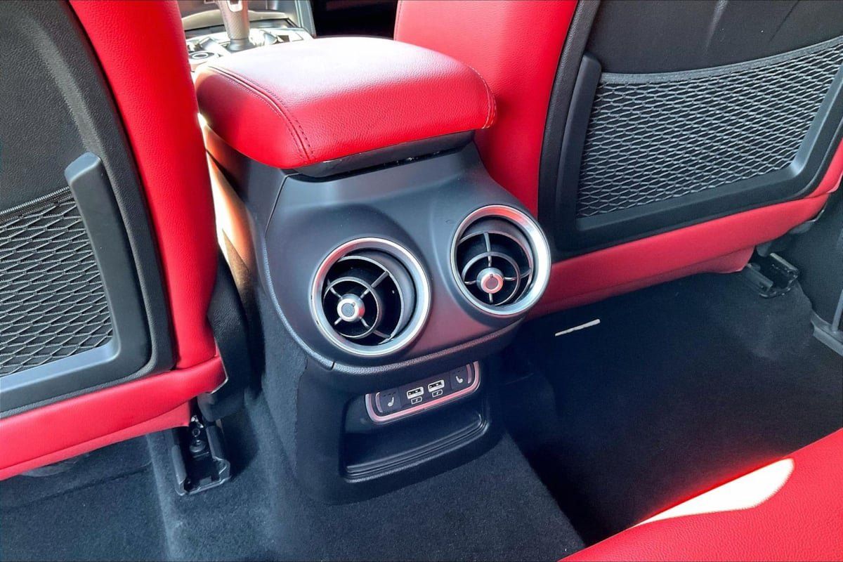 Used 2025 Alfa Romeo Stelvio Sprint AWD/4WD image 33