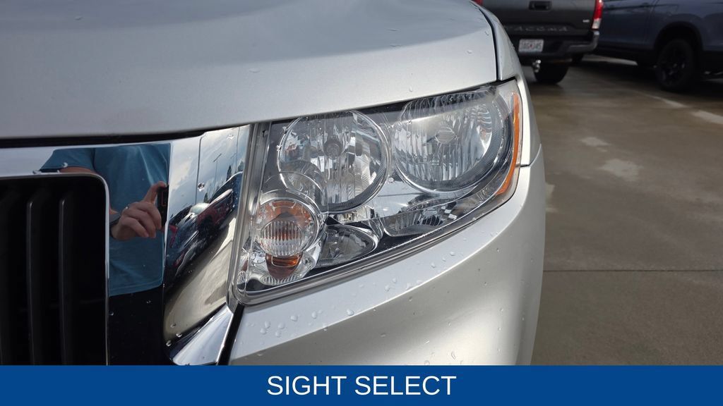 Used 2011 Jeep Grand Cherokee Laredo AWD/4WD image 9