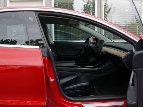 Used 2018 Tesla Model 3 Long Range image 31