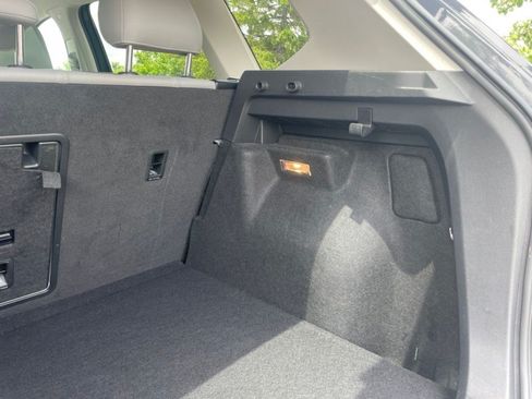 Used 2022 Volkswagen Taos SE w/ Panoramic Sunroof Package AWD/4WD image 25