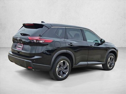 Used 2025 Nissan Rogue SV image 5