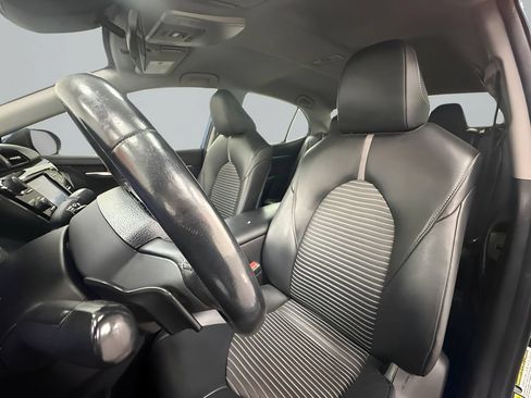 Used 2019 Toyota Camry SE FWD image 11