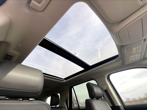 Used 2025 Ford Expedition Active image 12