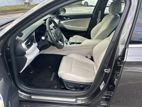 Used 2025 Genesis G70 2.5T image 9
