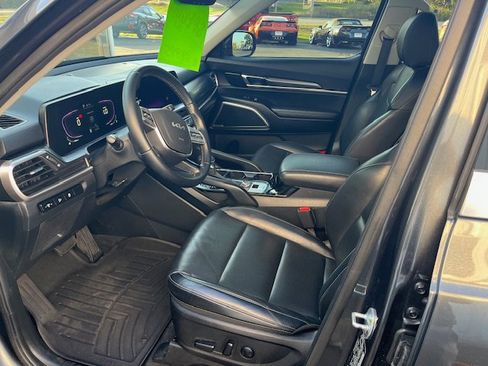 Used 2023 Kia Telluride S w/ S Sunroof Package image 9