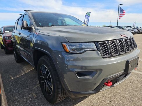 Used 2020 Jeep Grand Cherokee Trailhawk w/ Trailhawk Luxury Group AWD/4WD image 3