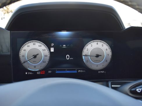 Used 2025 Hyundai Elantra SEL image 17