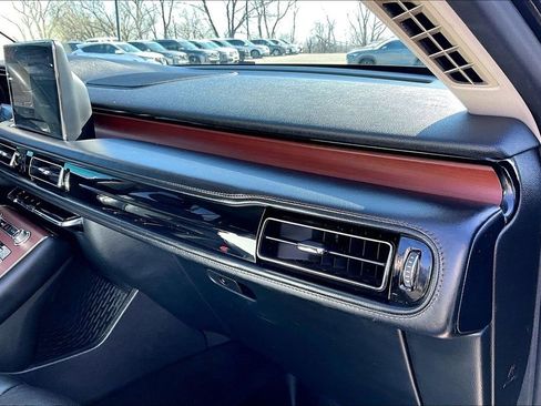 Used 2020 Lincoln Aviator Reserve w/ Elements Package Plus image 21