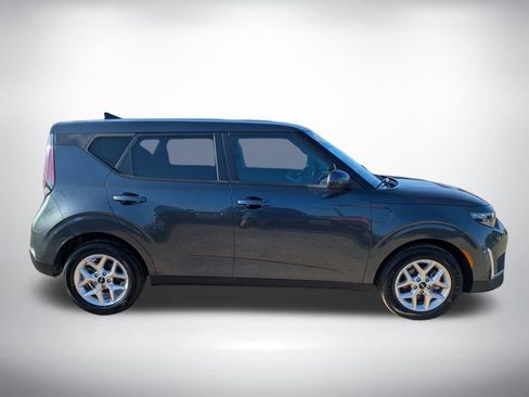 Used 2024 Kia Soul LX w/ Option Group 015 FWD image 2