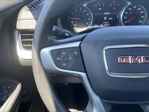 Used 2024 GMC Terrain SLE w/ Driver Convenience Package FWD image 11
