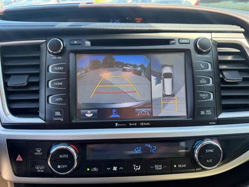 Used 2018 Toyota Highlander Limited Platinum FWD image 16