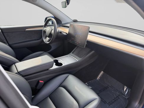 Used 2023 Tesla Model Y Long Range AWD/4WD image 33