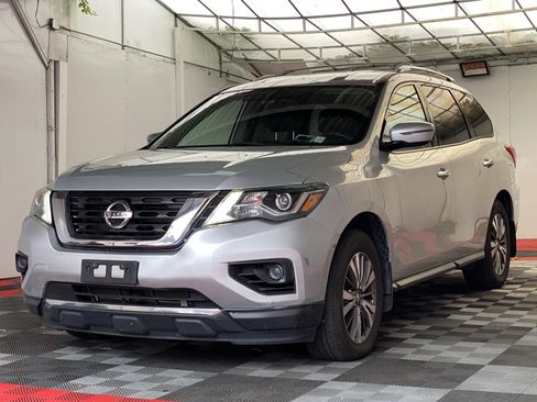 Used 2019 Nissan Pathfinder S AWD/4WD image 2