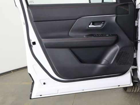 Used 2025 Nissan Kicks SR FWD image 20
