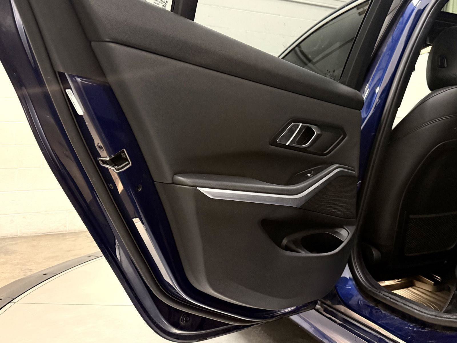 Used 2019 BMW 330i xDrive Sedan w/ Premium Package AWD/4WD image 17