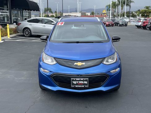 Used 2019 Chevrolet Bolt Premier w/ Infotainment Package FWD image 2