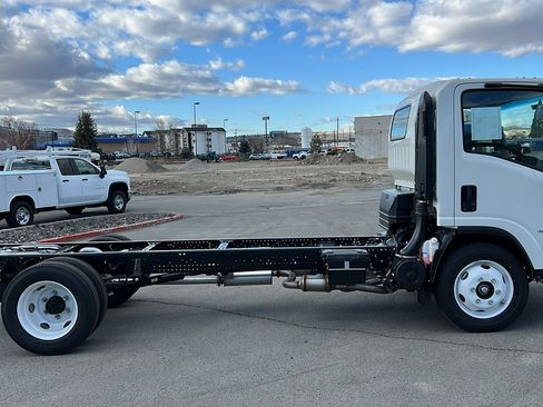New 2025 Chevrolet Low Cab Forward image 4