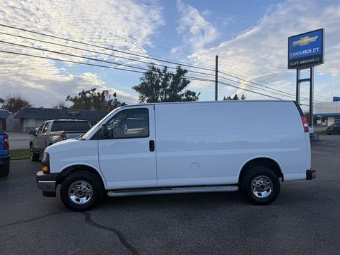 Used 2023 GMC Savana 2500 image 3