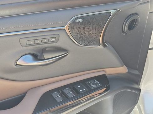 Used 2024 Lexus ES 300h w/ Accessory Package (Z1) FWD image 14