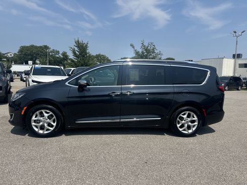 Used 2020 Chrysler Pacifica Limited FWD image 6