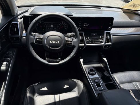 Used 2023 Kia Sorento EX w/ Panoramic Sunroof Package FWD image 9