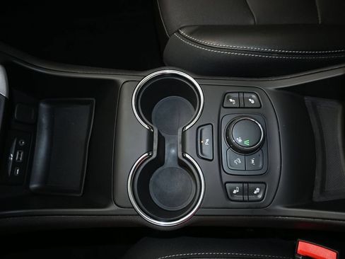 Used 2023 GMC Terrain SLT w/ Tech Package FWD image 18