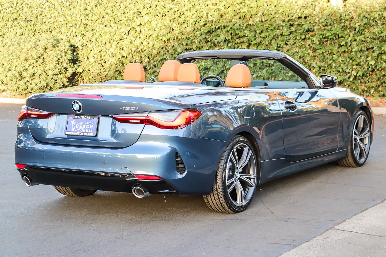 Used 2024 BMW 430i Convertible w/ Premium Package RWD image 6