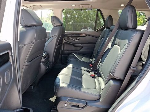 Used 2024 Honda Pilot Touring image 13