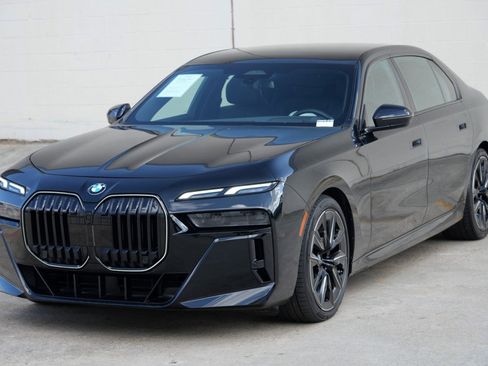 Used 2025 BMW 740i w/ Premium Package RWD image 59