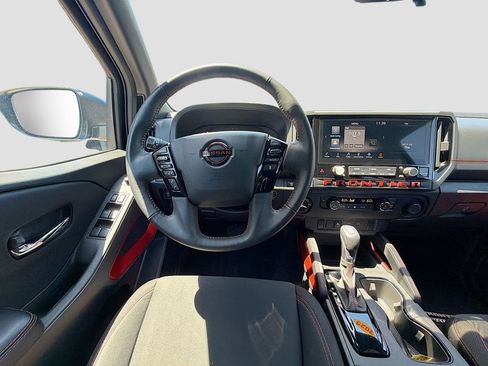 Used 2025 Nissan Frontier PRO-4X AWD/4WD image 16