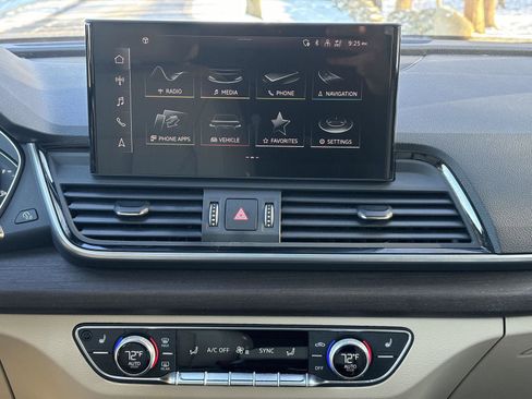 Used 2024 Audi Q5 Premium w/ Convenience Package image 6