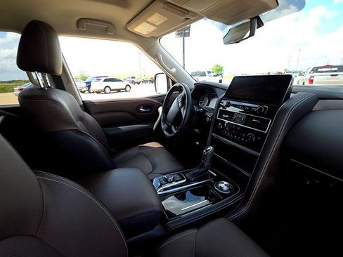 Used 2024 INFINITI QX80 Premium Select w/ Cargo Package image 15