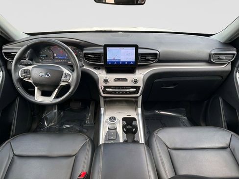 Used 2023 Ford Explorer XLT w/ Equipment Group 202A AWD/4WD image 16