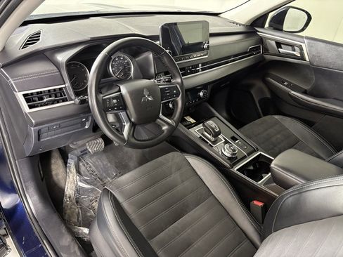 Used 2024 Mitsubishi Outlander SE image 17