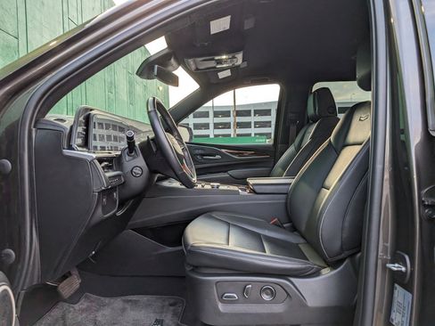 Used 2021 Cadillac Escalade ESV Luxury image 16