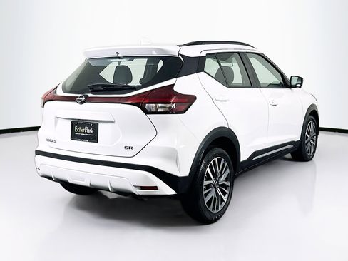 Used 2024 Nissan Kicks SR image 9