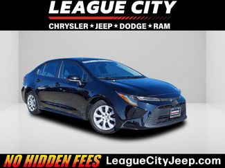 Used 2025 Toyota Corolla LE video 1