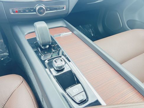 Certified 2023 Volvo XC60 B5 Plus w/ Climate Package image 22