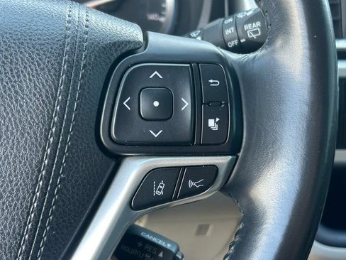 Used 2017 Toyota Highlander Limited w/ Carpet Mat Package AWD/4WD image 20