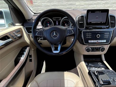 Used 2019 Mercedes-Benz GLS 450 4MATIC image 4