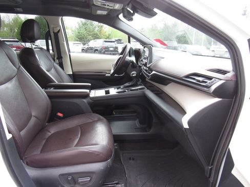 Certified 2021 Toyota Sienna Platinum AWD/4WD image 20