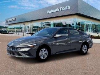 New 2026 Hyundai Elantra SE FWD video 2