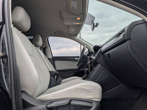 Used 2021 Volkswagen Tiguan S image 9