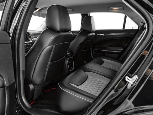 Used 2022 Chrysler 300 Touring w/ Sport Appearance Package image 36