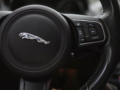 Used 2017 Jaguar XE Prestige RWD image 22