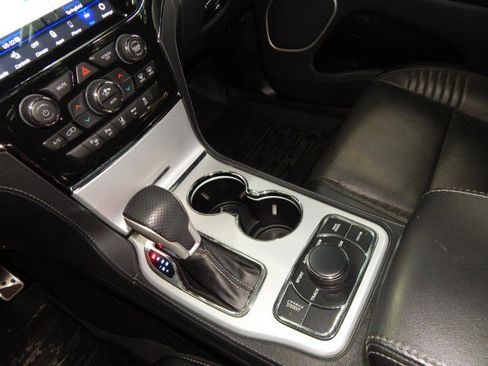 Used 2021 Jeep Grand Cherokee SRT image 33