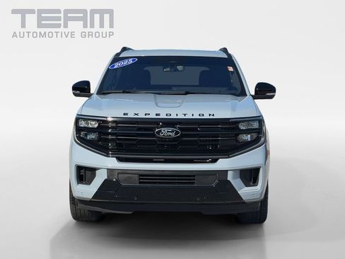 Used 2025 Ford Expedition Platinum w/ Stealth Appearance Package AWD/4WD image 2