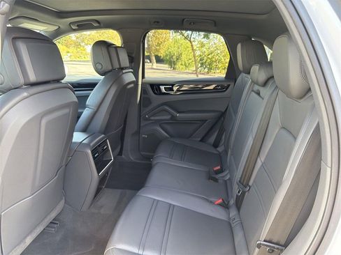 Used 2020 Porsche Cayenne image 24